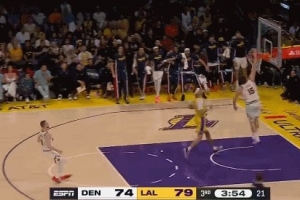 好家伙你跑这么快！约基奇瞅准时机抢断 一马当先反击单臂暴扣！