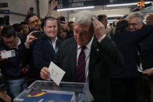 谁会当选？巴萨新任主席候选人拉波尔塔、丰特已完成投票