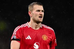 煎熬！英媒：德里赫特背伤反复已经伤缺3个多月，几次复出都失败