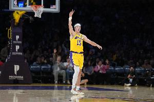 里夫斯湖人生涯三分命中数超越拉塞尔 独居队史第六多