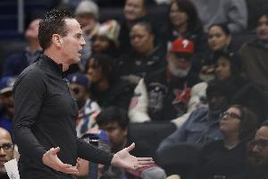 阿特金森：我得反思自己 我不知道在开场就采用无限换防是否正确