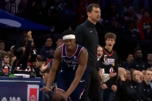 大心脏！埃奇库姆读秒后仰中投压哨命中 几乎杀死比赛！