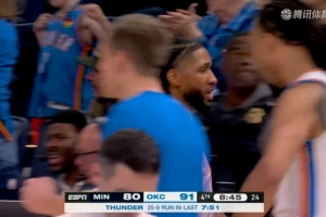 行云流水！雷霆连续展现团队配合打出一波25-9重新领先到两位数