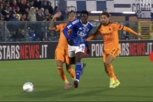 前裁判谈罗马红牌：当时韦斯利没对迪奥犯规，有身体接触的是伦施