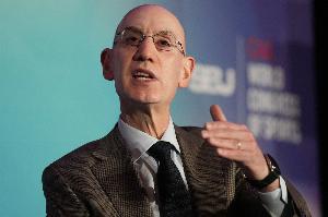 媒体人：NBA老板们肯定答应扩军 每人能领5亿美金 谁跟钱过不去？