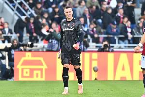 博洛尼亚官方：门将斯科鲁普斯基肌肉重度拉伤，预计将伤缺6-8周