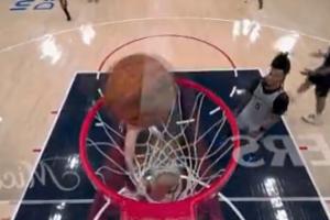 灌篮高手得拍两集~加兰被文班逼到logo投三分 球转了六圈掉进篮筐