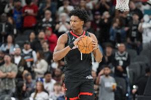 效率不俗！阿门·汤普森13中8得19分12板5助1盖帽 可惜未能救主