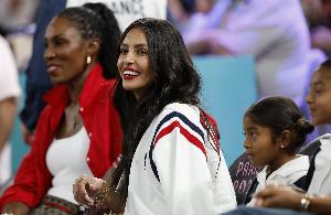 夸梅：科比在世时麦迪这些装货P都不敢放 现在都在私信骚扰瓦妮莎