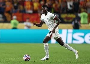 祸不单行蓝军后卫萨尔今晚欧冠被淘汰，非洲杯冠军还被剥夺