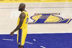 让出球权甘当绿叶！詹姆斯连续7场出手不超15次 职业生涯最长！