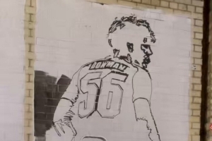 已赢得球迷的心！酋长球场附近出现道曼主题壁画