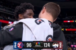 惺惺相惜！约基奇赛后和恩比德拥抱 相互搂着聊了一会