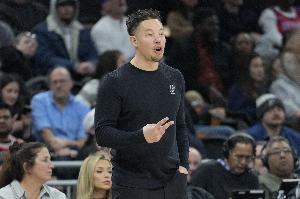 米奇：球队确实缺乏季后赛经验 所以必须全力以赴直面挑战