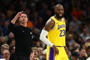 距历史出场数第一仅差2场！雷迪克打趣：詹姆斯对待纪录有点自私