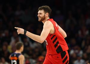 这场要生涯之夜！克林根半场12中7&三分3中2砍下21分8板2帽