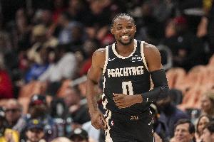 越打越开心！库明加单手超远三分神来之笔 高效砍下16分5板3助