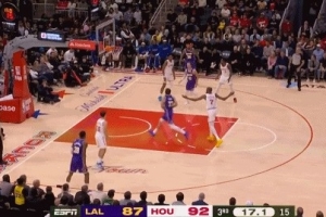 走神儿了？杜兰特单防东契奇 突然停顿送077上了个空篮