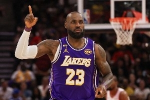 詹姆斯最难以打破的十项纪录：连续上双仅排第二 第一项无人能破