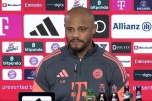 孔帕尼：穆西亚拉身体机能有提升 我当时因膝伤退役否则会继续踢