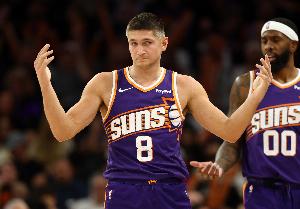 奥特：阿伦膝伤不会是长期问题 他一直保持着极高的竞争水准