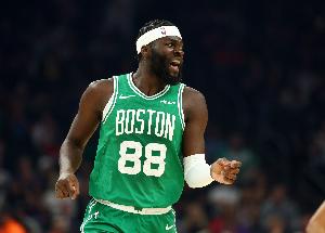 相当好用！奎塔4中4&罚球4中4得12分 抢11篮板&其中4前场板