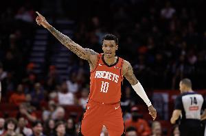 今天太稳了！小贾巴里·史密斯14中7得23分9板 正负值+30冠绝全场