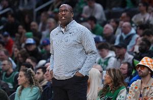 迈克·布朗：我们的防守轮转做得很差 有好几次防守断电没有节奏