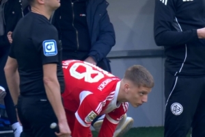 前途无量！换下格雷茨卡，拜仁16岁小将奥斯马尼迎来一线队首秀