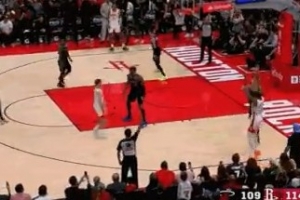 历史性时刻！杜兰特外线三分命中 得分榜上超越乔丹