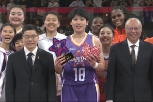 实至名归！陈明伶全场拿下22分10篮板 获得WCBA全明星正赛MVP