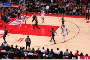 赏心悦目！火箭最后一攻 谢泼德底角不停球直接助飞阿门空接得分