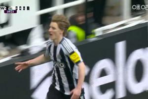 桑德兰后卫送大礼！沃尔特马德助攻戈登破门，纽卡1-0领先桑德兰