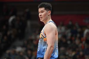 没存在感！阿不都沙拉木出场19分钟 6中2拿到7分4板