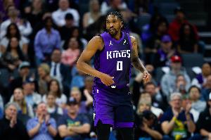 彻底投疯了！蒙克17中8爆砍32分2板6助1帽 三分球13中7&罚球9中9