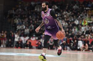 攻防都靠你！里勒半场出战18分钟 10中7砍下16分3断1帽