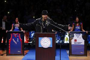 路威：艾弗森到哪都被女粉包围 这是他的专属待遇 科比哈登都没有