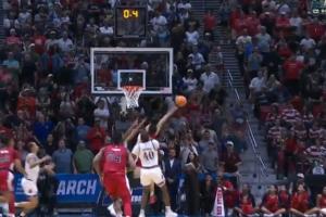 太TM刺激啦！疯三32进16 圣约翰大学压哨绝杀堪萨斯 状元热门回家