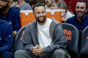 勇士官方:库里昨日并没有进行五对五训练 但其伤情并没有恶化