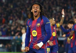 孔德：佩德里是在另一个水平上踢球的球员，他的防守被低估了