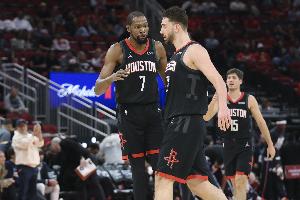 连丢15分！美记：一直以为火箭防守好 但阿门小贾无法弥补杜申谢