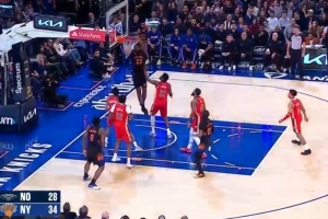 行云流水啊！阿努诺比传球克拉克森 后者不停球助飞米罗空接暴扣