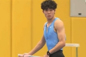 全国男子撑竿跳高决赛：李晨洋跃过5.86米，刷新全国纪录