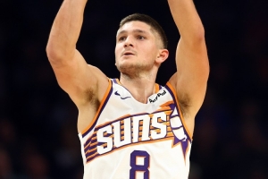 替补火力！格雷森·阿伦19投8中&三分12中5 得到21分5板3助1断