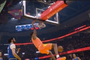 一飞冲天！斯特鲁斯送击地妙传 莫布里起飞躲闪防守折叠暴扣