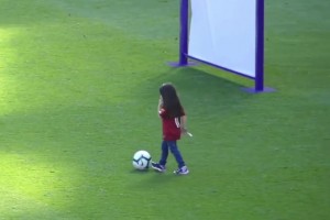 萨拉赫女儿与足球的双向奔赴，这样的足球文化氛围太让人羡慕了！