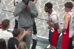 詹姆斯二儿子布莱斯所在球队夺得冠军