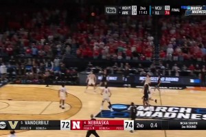 人生最大遗憾范德比尔特大学球员后场超远绝杀涮筐而出啊！